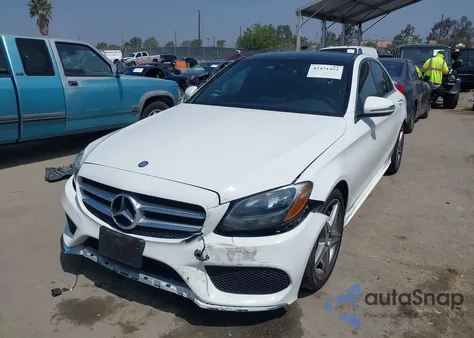 2016 Mercedes-Benz C 300 Luxury/Sport z USA, uszkodzony, nr VIN 55SWF4JB7GU172309